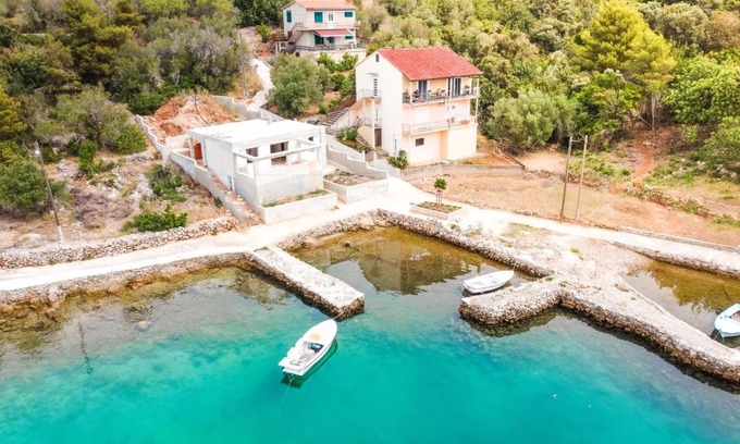 Rava Apartment | Beachfront Stay at Sunny Apartment Stella - Rated 10/10
