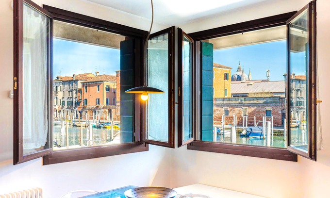 Molina Apartment | Oceanfront Apartment with Breathtaking Views and Pool