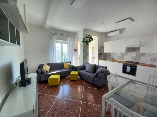 Cassia Apartment | Sunny Apt 20 min St Peter by train