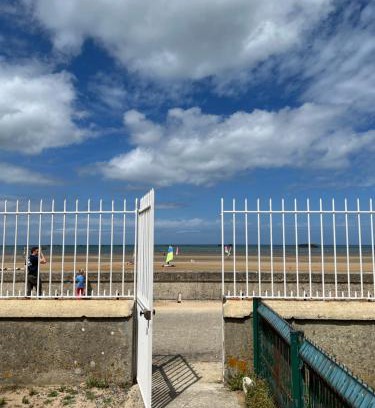 Asnelles Apartment | Oceanfront Apartment at D-Day Beach with Private Parking