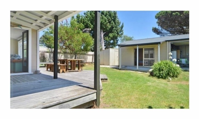Riversdale House | Ideal Family Retreat: Steps to Beach & Golf, Guest Rated 9.6