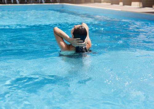 Rusinowo Cabin | Sunny Baltic: Oceanfront Spa Retreat with Child-Friendly Amenities