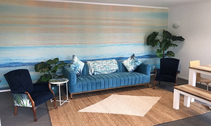 Mairangi Bay House | Delightful Mairangi Bay Retreat with Pool & Breakfast