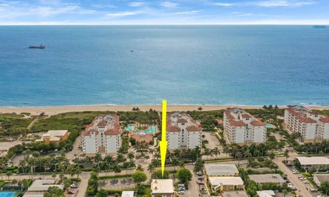 Palm Beach Shores Apartment | Pet-Friendly 2 Bed Oceanfront Retreat - Guest Rated 10/10