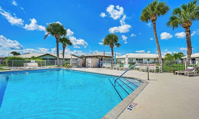 Highland Villa | Sunny Canal-View Villa w/Lanai in Sebring!