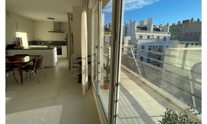 Saint-Charles Apartment | Central Apartment with Family-Friendly Amenities