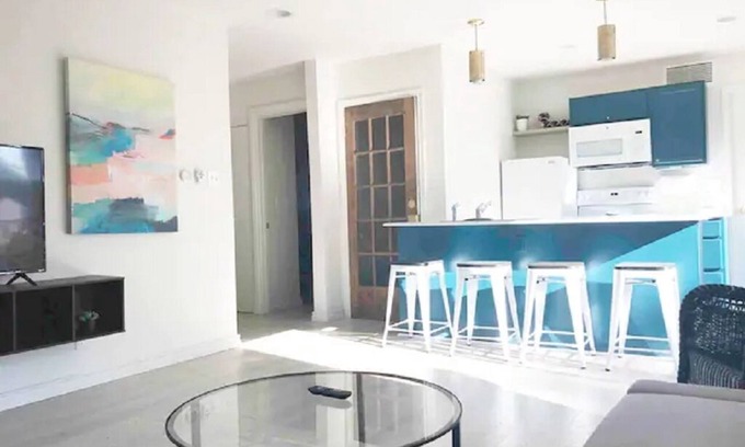 Roseville Apartment | Sunny City Apartment: Pet-Friendly Stay with Spa & Breakfast