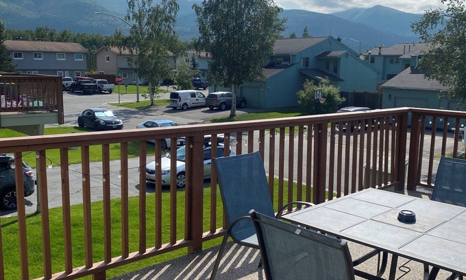 Northeast Anchorage Condo | Bright Condo with Spectacular Views & Family-Friendly Amenities
