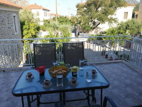 Leonidio Apartment | Cozy House with Grand Courtyard - Rated 9.7/10 by Guests