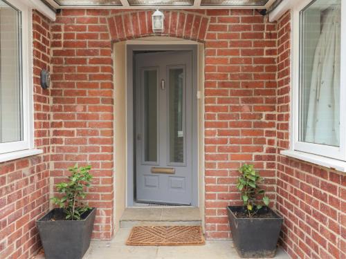 Holworth House | Experience Sunny Croft: Pet-Friendly 4-Star Retreat