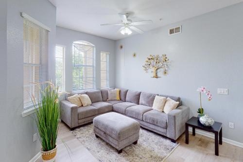 Loughman Apartment | Discover Sunny Davenport: 4-Star Stay with Pool & Hot Tub