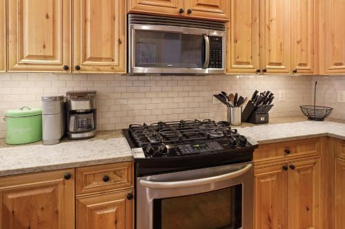 Old Farm District House | Relaxing Stays at Sunny Days: Pet-Friendly & Pool Access