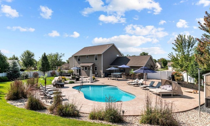 Appleton House | Family Fun Awaits at Your Resort On Gala with Spa & Pool
