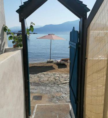 Trikeri House | Beachfront Bliss at Sunny Days Beach House for Families