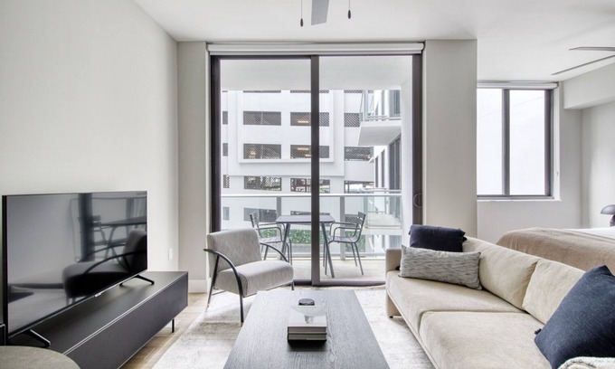 Downtown Fort Lauderdale Apartment | Bright Downtown Fort Lauderdale Studio with Pool & Gym