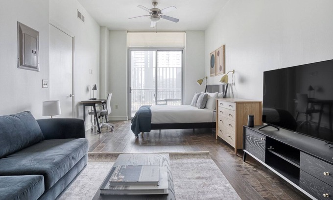 Waller Creek District Apartment | Sunny Downtown Studio w/ Gym & W/D, walk to 6th St bars, by Blueground