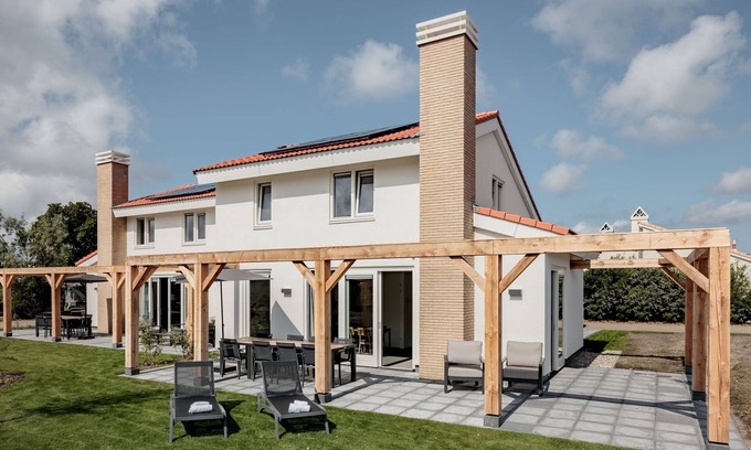 Ruigenhoek House | Contemporary Holiday Home Near the Sea with Great Amenities