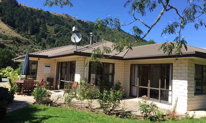 Woodstock Other | Family-Friendly Farmhouse Near River & Cycle Trail