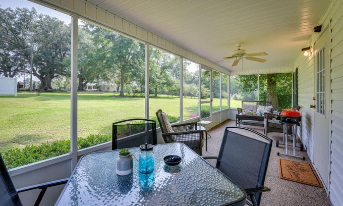 Washington County House | Pet-Friendly Florida Getaway with Screened Patio & Grill