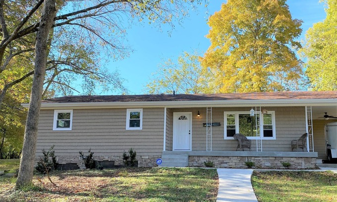Cadiz House | Pet Friendly Retreat Near Lake Barkley with Scenic Views