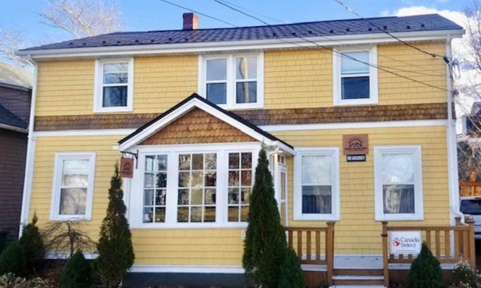Queens Square Bed & Breakfast | Cozy Stay at Sunny Home B&B – Rated 7.5/10 by Guests