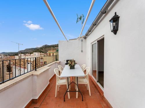 Onil Apartment | Bright Retreat in Onil with Terrace & BBQ, Child Friendly