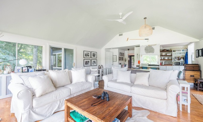Putnam Valley House | Idyllic Sunny House with Pool and Lake View Amenities