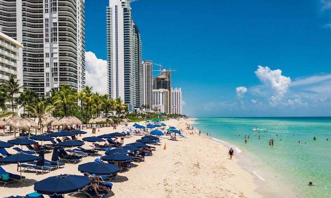 Sunny Isles Beach Apartment | Beachside Oasis: 2-Bed Condo with Pool & Ocean Views