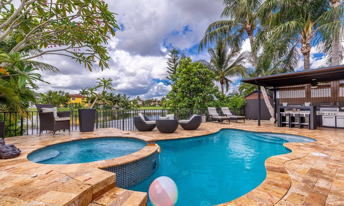 Ludlam House | Relaxing Lake View Family Home with Pool & Oceanfront Access