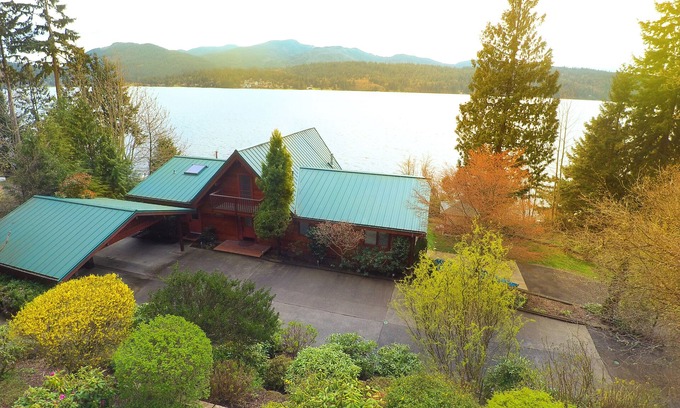 Bellingham House | Beautiful Lake Whatcom Waterfront with Private Beach & Dock