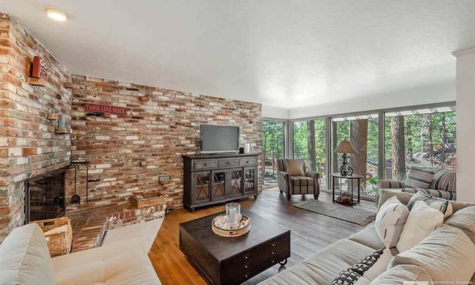 Skyland House | Sunny Lakeview Retreat - Private Beach Access