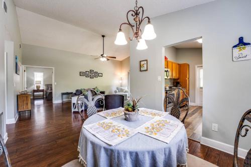 Doctors Inlet House | Sunny Lemon: Family-Friendly Retreat for Memorable Getaways