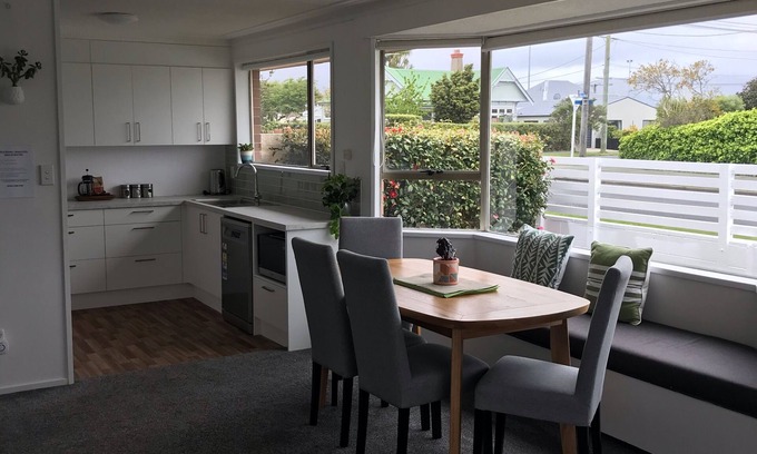 Saint Kilda House | Bright Gem with Kitchen, Guest Rated 9.8/10