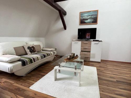 Elbingerode Apartment | Cozy Apartment in Elbingerode by the Lake for Families