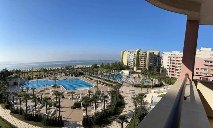 Sunny Beach Apartment | Exquisite Oceanfront Apartment with Private Beach Access