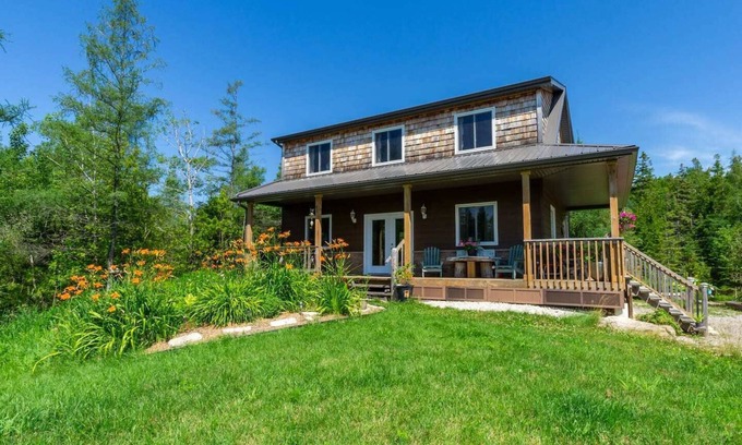 Northern Bruce Peninsula Cabin | Sunny Meadow Retreat by Lake Huron