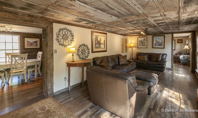 Millville House | Sunny Oaks lodge 4BR 2BA private entire lodge