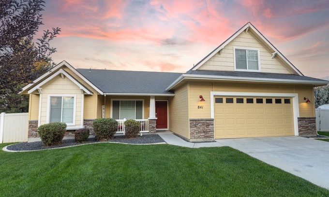 Meridian House | Sunny Oasis: Pet-Friendly Retreat with Pool & Park Access
