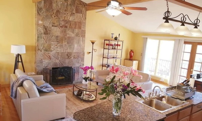 Mercer Island House | Prime Location: Sunny Paradiso in Seattle & Bellevue