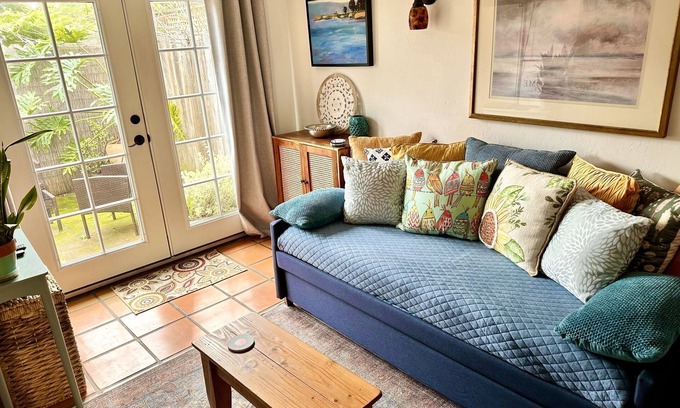 Upper Seabright House | Tranquil Ocean View Bungalow with Breakfast and Kitchen