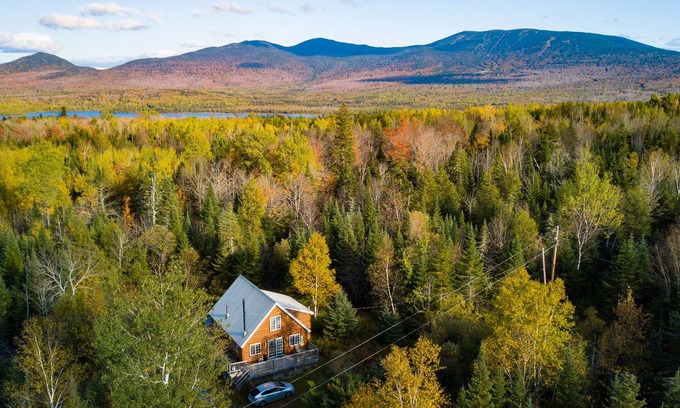 Rangeley House | Guest Rated: 10/10 Sunny Private Nature Chalet in Rangeley
