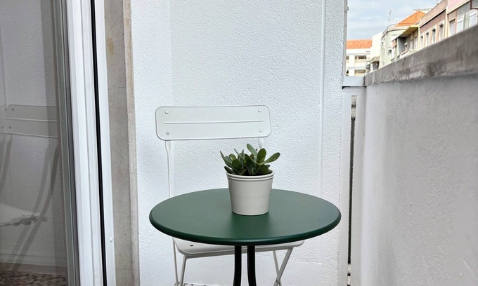 Moscavide Apartment | Sunny Renovated Apartment with Balcony in Central Moscavide