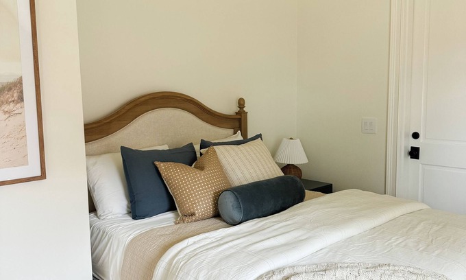 Newport East Apartment | Sunny Retreat: Oceanfront Escape with Pool & Spa Amenities