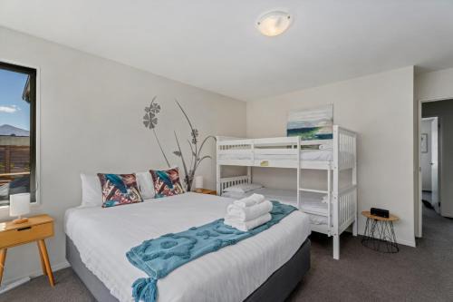 Albert Town House | Sunny Riverside Park