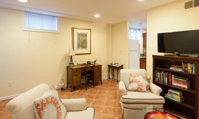 Stanton Park Apartment | Bright and Spacious Apartment with Free Parking & Pool