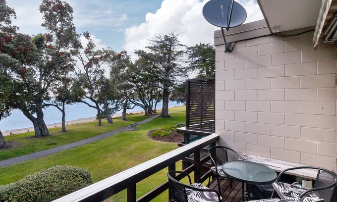 Snells Beach House | Sunny Sea Views - Snells Beach Holiday Home