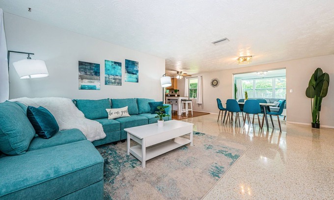 Holiday Gardens House | Relaxing Oceanfront Getaway with Pet-Friendly Amenities