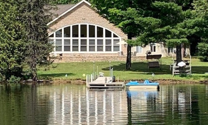 Gwinn House | Discover Sunny Shag Lake Retreat with Ocean Views & Breakfast