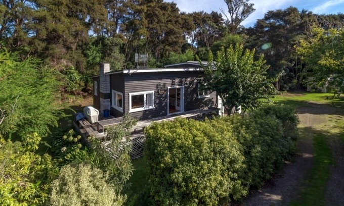 Hatepe House | Sunny Oceanfront Retreat Just 50 Metres to the Beach