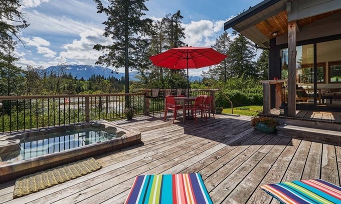 Fanny Bay House | Beach House Retreat with Mountain Views & Pool Access